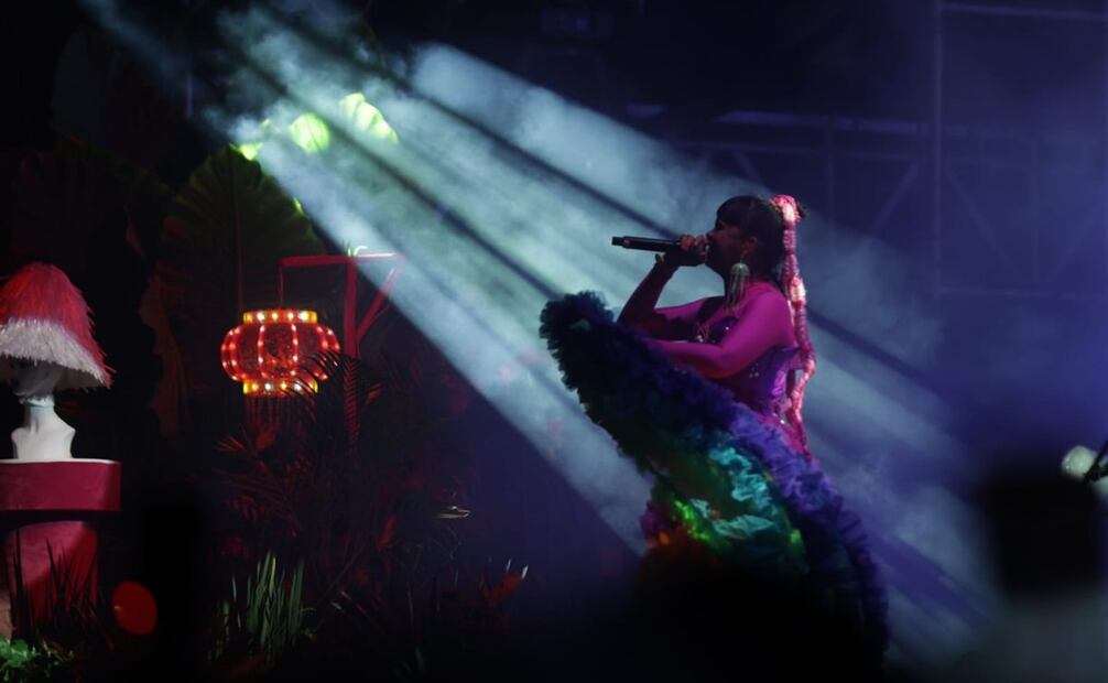 Se presentó está noche en la plancha del Zócalo capitalino, Bomba Estéreo. Foto: Francisco Rodríguez
