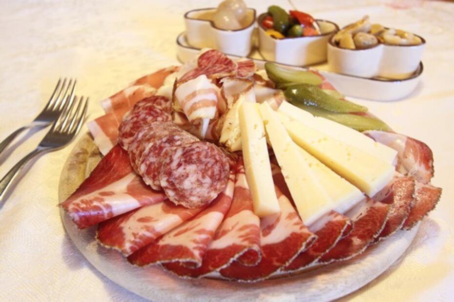 5 alimentos altos en sodio que no debes comer en exceso