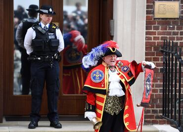 La duquesa de Cambridge da a luz a su tercer hijo