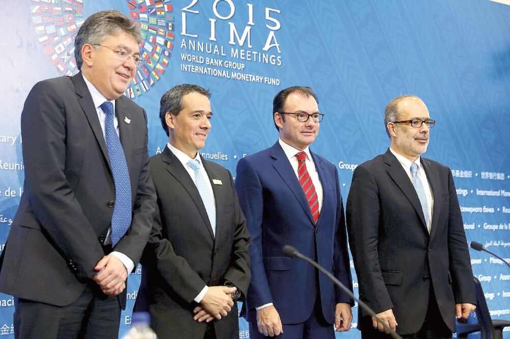 El ministro de Finanzas de Colombia, Mauricio Cárdenas; Alonso Segura, de Perú; el mexicano Luis Videgaray y el de Chile, Rodrigo Valdés, en la reunión anual del Banco Mundial y el Fondo Monetario Internacional, en Lima, Perú (GUADALUPE PARDO. REUTERS)