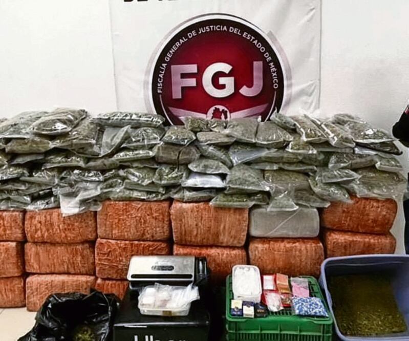 En el inmueble fueron asegurados 18 paquetes con marihuana, con un peso de 10 kilogramos cada uno; 89 bolsas también con cannabis, cuyo peso es de casi 83 kilogramos, refirió la FGJEM. Foto: Especial