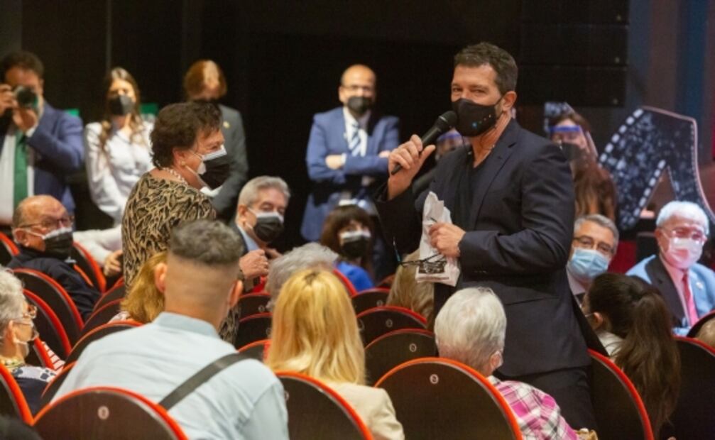 Antonio Banderas receta una terapia de cultura a los mayores tras un año confinados