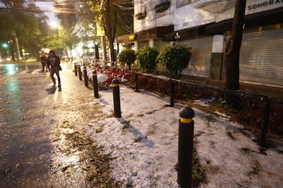 Granizo y lluvia sorprenden este domingo a capitalinos