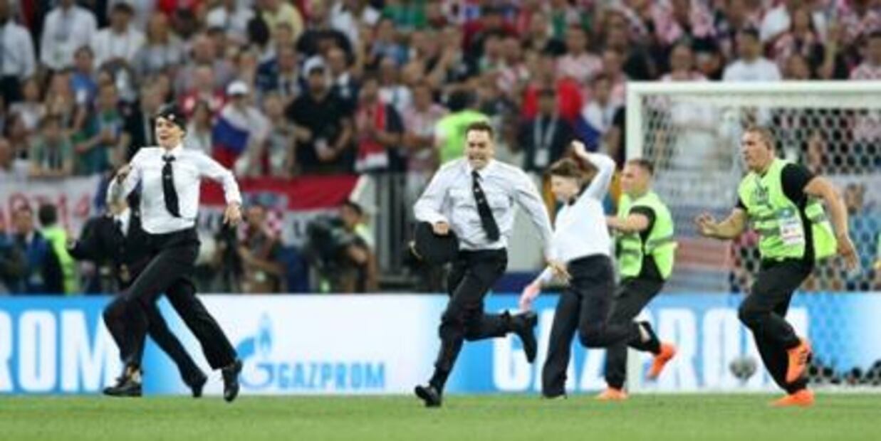 Detienen a activistas de Pussy Riot que protestaron durante la final del Mundial
