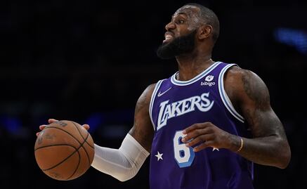 LeBron James regresa y explota contra la NBA