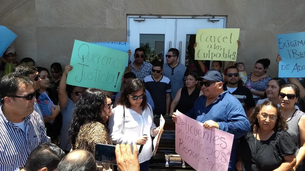 La familia de Alexis exigió la renuncia del secretario de Seguridad Pública, Adolfo García Morales (Foto: Cortesía Eduardo Flores)