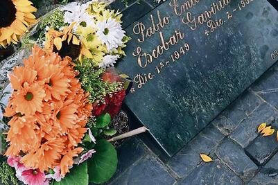 Wiz Khalifa visita tumba de Escobar