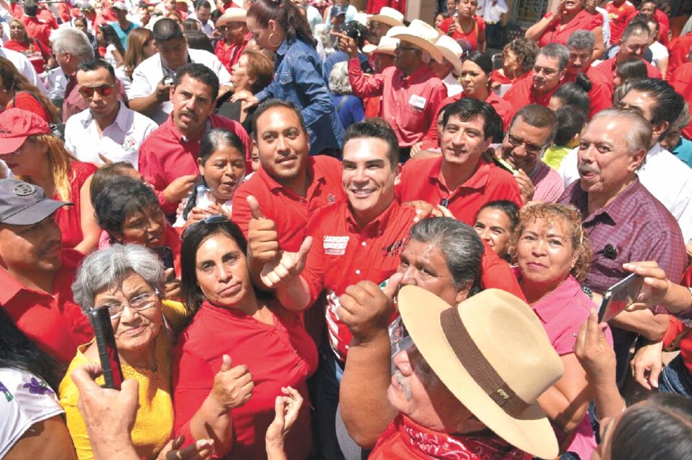 En su gira por Coahuila, Alejandro Moreno pidió a la militancia demostrar su lealtad y compromiso con el PRI “para servirle a México”. Foto/ESPECIAL