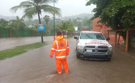 Tormenta Tropical "Raymond" provoca inundaciones en distintos municipios de Guerrero; Zihuatanejo es el más afectado