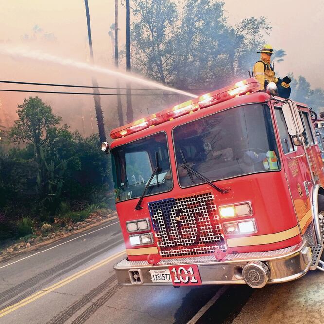Los incendios en California ya han calcinado más de 125 mil hectáreas y han dejado hasta el momento 56 muertos. Foto: MATTHEW SIMMONS. AFP