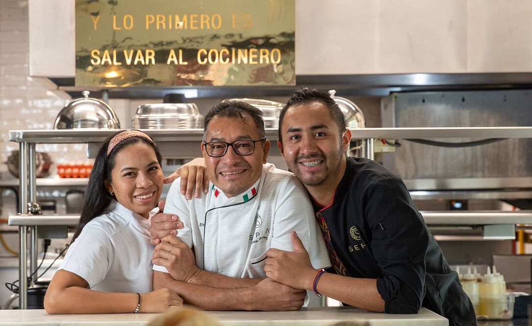 Familia Marínez, el frente de Sepia.