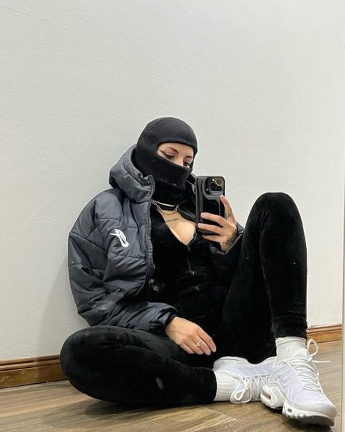 Cazzu: 3 looks total black que prometen ser tendencia en 2023