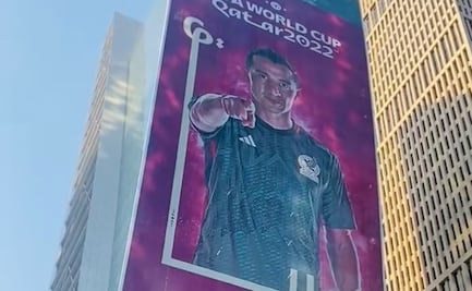 Andrés Guardado ya está en Qatar; su imagen adorna un lujoso edificio en Doha