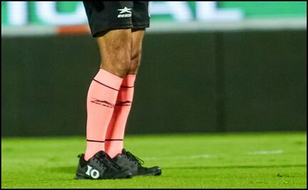 Árbitro sufre paro cardíaco y aficionados lo salvan