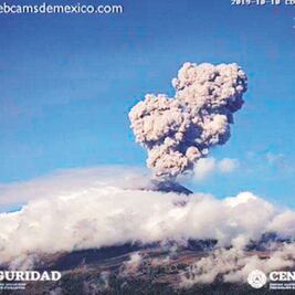 Don Goyo lanza fumarolas y “pinta” de blanco Edomex