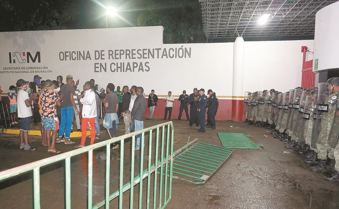 Migrantes africanos levantaron el campamento que por más de 100 días mantuvieron afuera de la estación migratoria Siglo XXI / FOTO: Archivo. EL UNIVERSAL