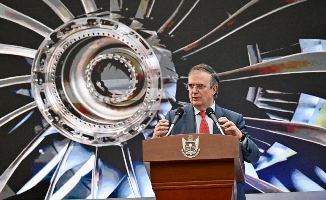 El secretario de Economía aseguró que en 2025 se tendrá el primer registro y certificación de una aeronave 100 % mexicana y que México estará presente en el espacio. Foto: X @m_ebrard