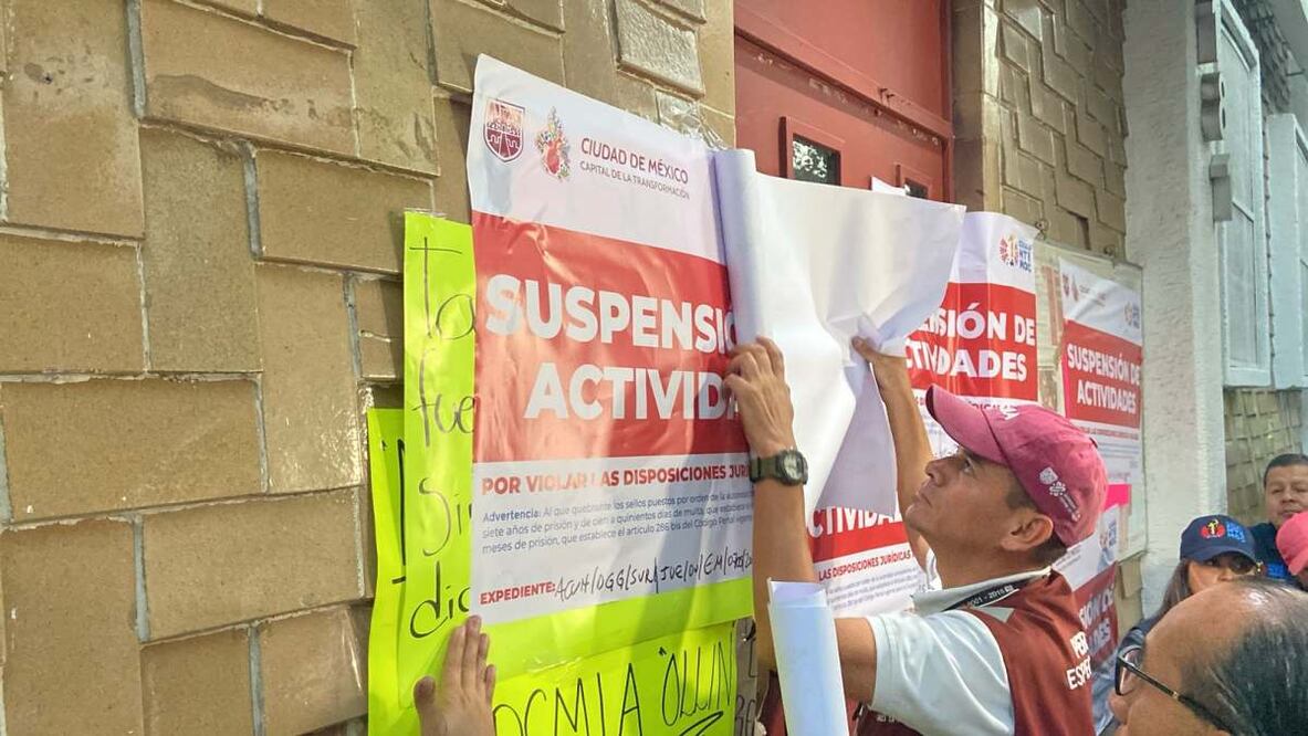 Personal de Instituto de Verificación Administrativa (INVEA) colocó sellos de suspensión a la Academia Militarizada Ollin Cuauhtémoc. Foto: Juan Carlos Williams