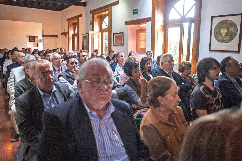La reunión, a la que asistieron unos 90 colonos, se realizó en el restaurante Fonda San Ángel. La solicitud para el nombramiento la hicieron los comités ciudadanos de la zona y de la fundación Pro Cultura San Ángel (CRISTOPHER ROGEL BLANQUET)