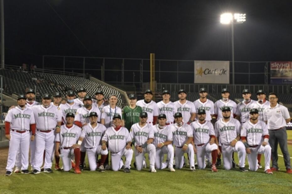 Lanza gobernador Durazo primera bola en jornada inaugural del Campeonato Mundial de Béisbol Sub-23 