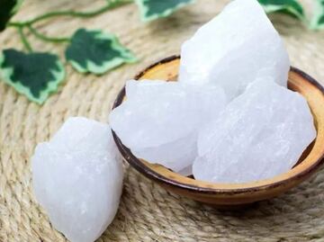 Aprende a utilizar la piedra de alumbre para producir colágeno de forma natural