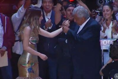 Belinda ameniza el AMLOFest; invita al “país de la utopía”