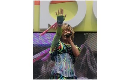 Fey celebra el amor en todo su esplendor durante Marcha del Orgullo LGBTTTI