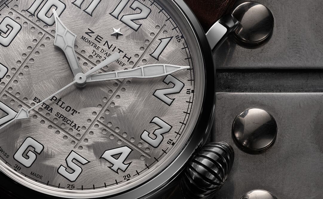 Pilot Type 20 Special Silver funciona con un calibre Zenith Elite 679 automático.