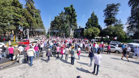 Al menos 3 mil personas salen a calles de Toluca para marchar en defensa del INE