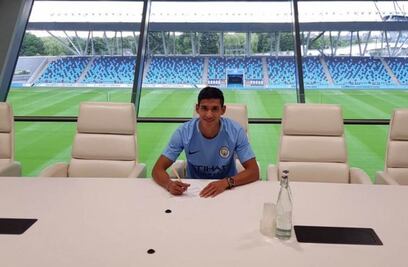 Groningen holandés ficha a mexicano Uriel Antuna