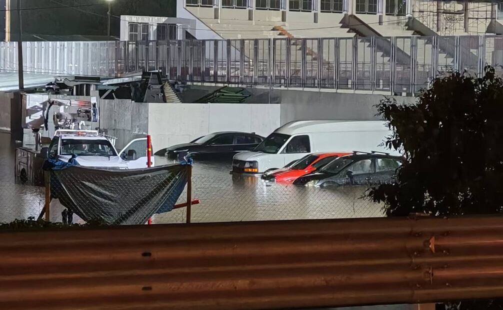 Lluvia inunda la feria del mole en San Pedro Atocpan, Milpa Alta. Foto: Especial