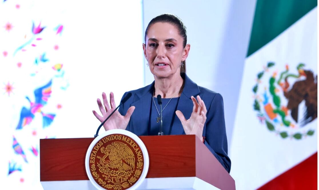 La presidenta Claudia Sheinbaum Pardo brinda su conferencia matutina del 12 de noviembre en Palacio Nacional. Foto: Fernanda Rojas/ EL UNIVERSAL