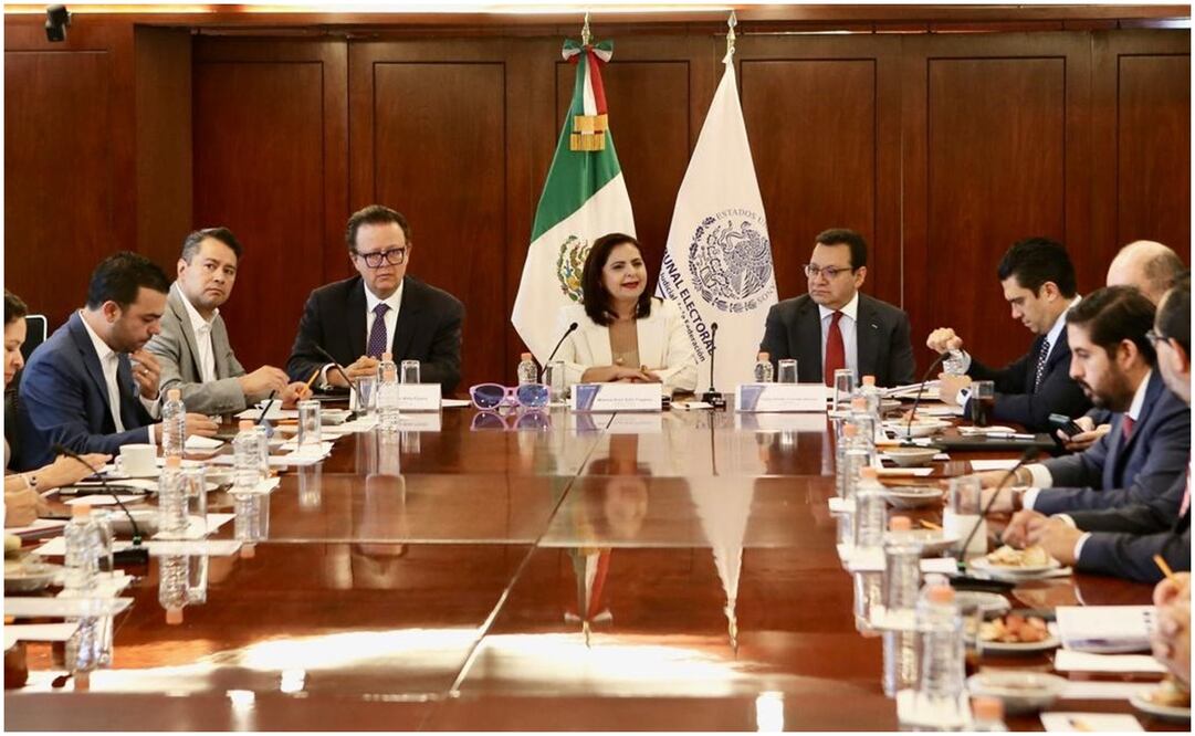 Magistrados del TEPJF se reúnen con diputados. Foto: Especial