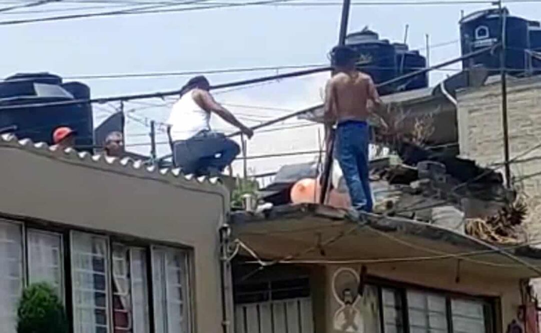 Un vecino evitó que el joven se hiciera daño. Foto: Toma de video