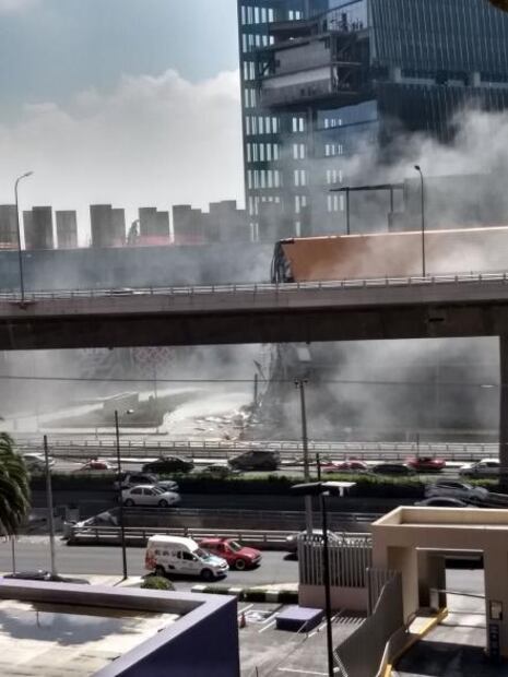 Se derrumba estructura de Plaza Artz Pedregal