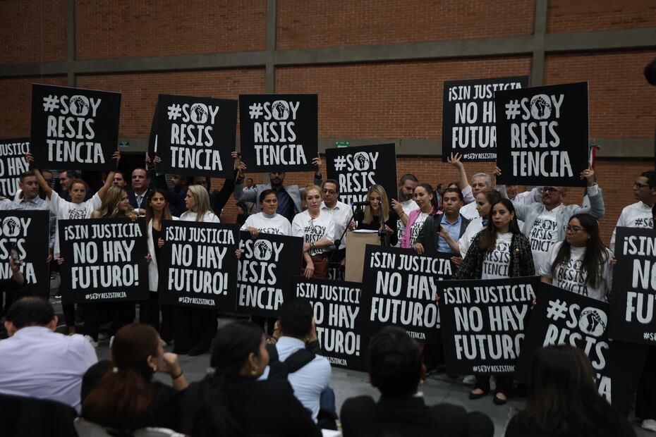 Continúa la sesión de los diputados en la sede alterna de Sala de Armas. Los legisladores llevan seis rondas de discusión previo a la votación en lo general. FOTO: DIEGO SIMÓN SÁNCHEZ