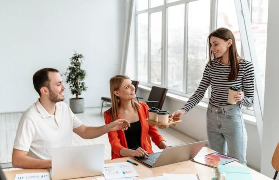 Cinco claves para mejorar la comunicación en tu equipo. Fuente: Freepik.