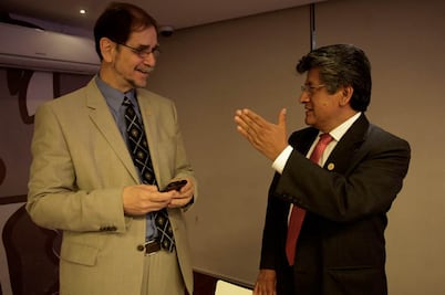 Basave pide debatir con todos, no sólo con Ríos Piter