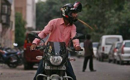 "Escupimos cuando estamos aburridos": la lucha por eliminar la costumbre de escupir en público en India