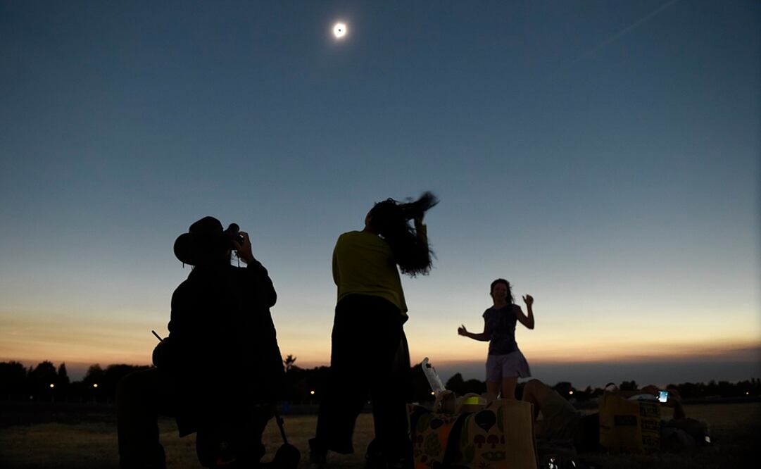 Millones de personas tomaron posiciones a lo largo de un corredor desde Oregon hasta Carolina del Sur para observar el fenómeno (Foto: AP)