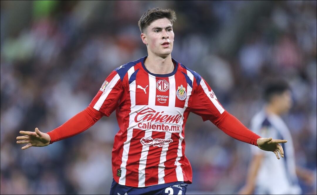 Armando González celebra uno de sus goles con el Guadalajara - Foto: Imago7