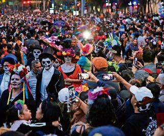 Tláloc acompaña a las catrinas en su camino al Mictlán