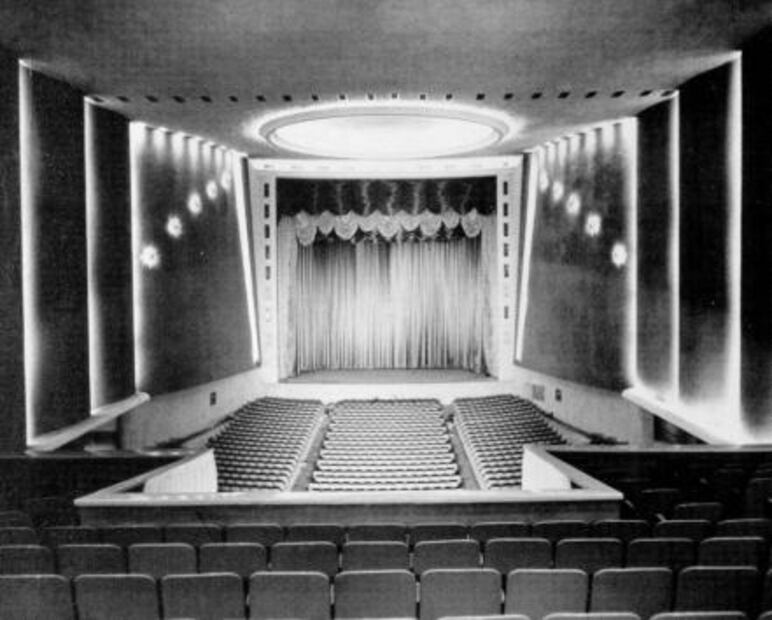 Interior del cine Florida poco después de su apertura en 1952. Colección Villasana - Torres.
