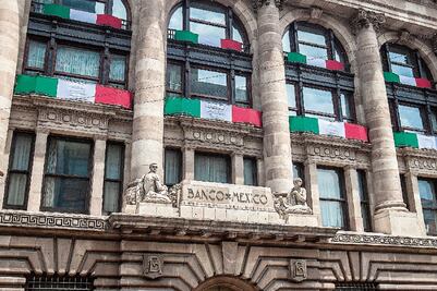 Analistas recortan a 0.8% perspectiva del PIB para México este año; políticas de comercio exterior, principal obstáculo para crecer: Banxico