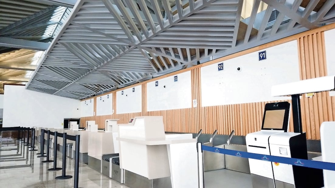 A 19 meses de la apertura del AIFA, sus pasillos y comercios siguen vacíos. Todavía hay dos espacios destinados a las aerolíneas sin ser usados. Foto: Diego Prado / EL UNIVERSAL
