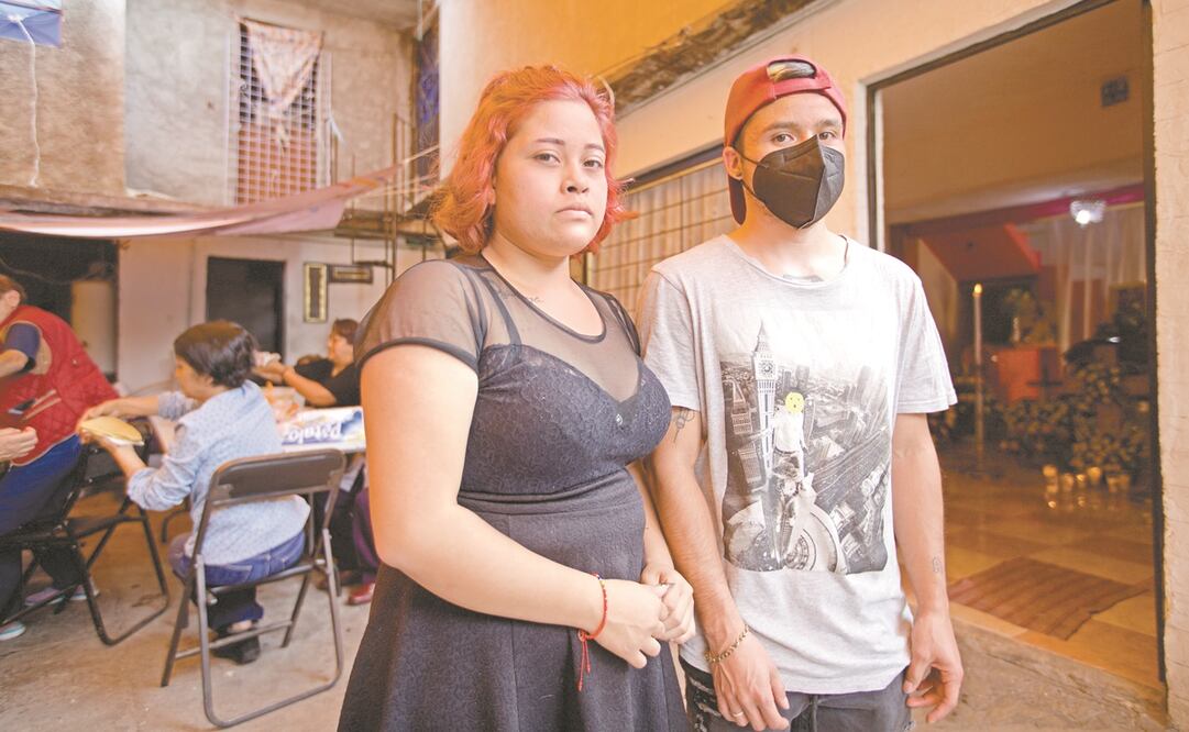 Nefertari y Marvin, hijos de Araceli, piden a las autoridades que no los olviden y los ayuden. Foto: Germán Espinosa. EL UNIVERSAL