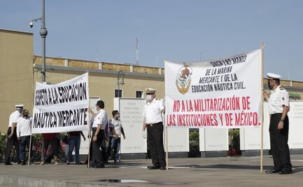 Marinos mercantes protestan por militarización de puertos en Veracruz