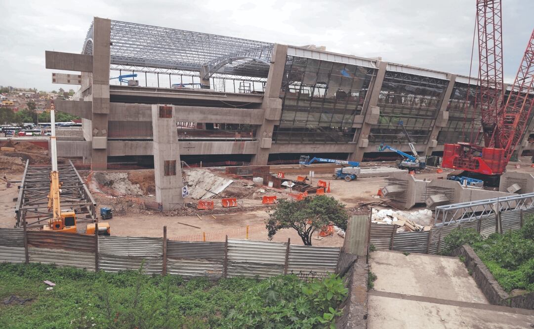 Durante un recorrido por la zona, se constató que ya es visible la infraestructura de los andenes para el arribo del Tren El Insurgente. Foto: de CARLOS MEJIA.EL UNIVERSAL