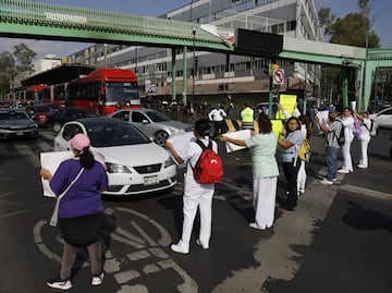 Médicos paralizan la CDMX con bloqueos; rechazan su incorporación al IMSS-Bienestar