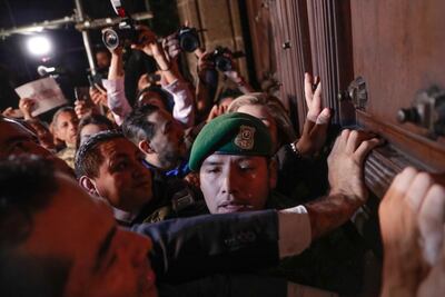Dispersan a alcaldes con gas lacrimógeno en Palacio Nacional
